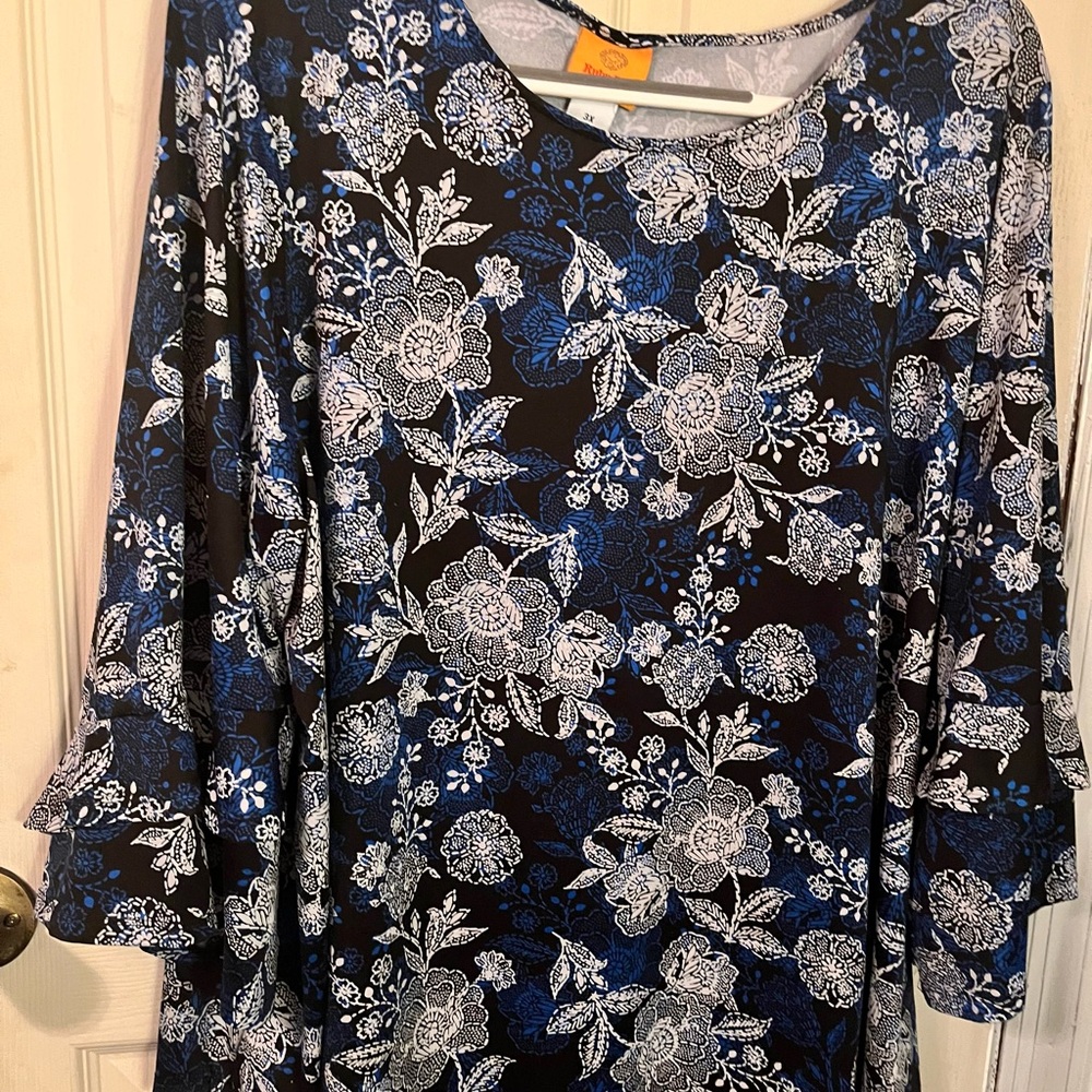 Ruby Rd. Blue and White Floral Tunic